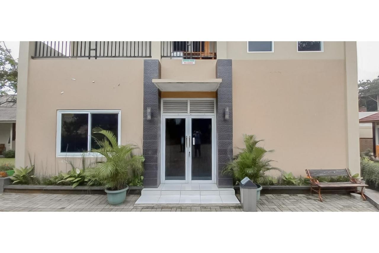 Hotel Sri Indrawati Puncak Mitra Reddoorz Bogor Exterior photo
