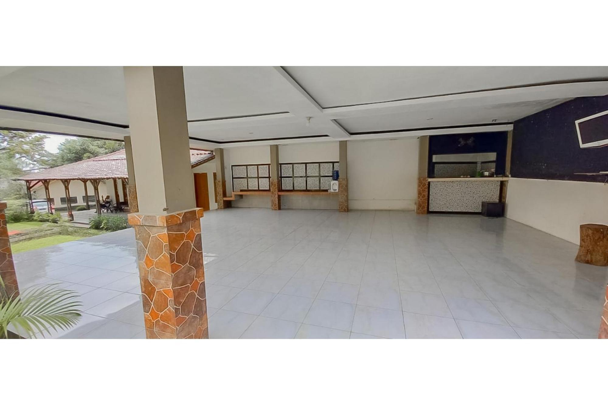 Hotel Sri Indrawati Puncak Mitra Reddoorz Bogor Exterior photo